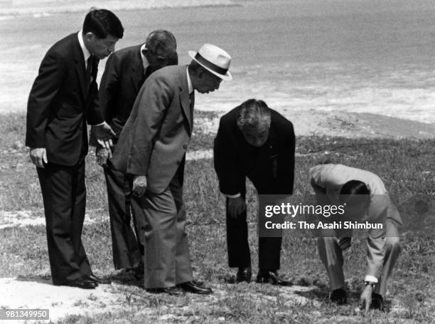 Emperor Hirohito strolls at Nijinomatsubara on May 25, 1987 in Karatsu, Saga, Japan.