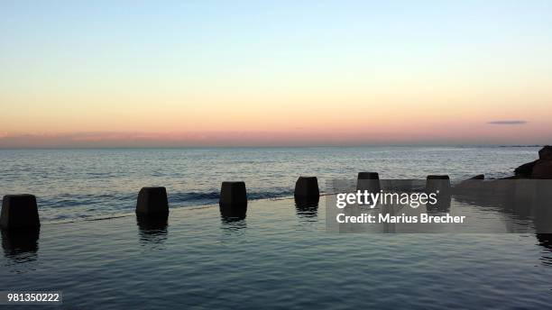 coogee beach - coogee beach stock pictures, royalty-free photos & images