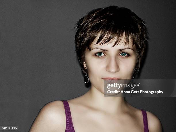 portrait of young women - osteuropäischer abstammung stock-fotos und bilder