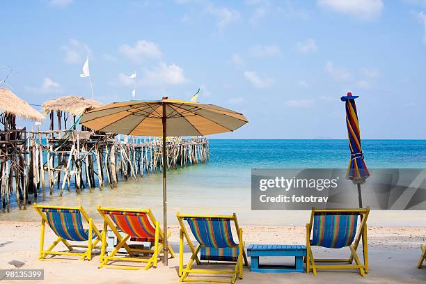 playa de arenas blancas en koh samet, tailandia - golfo de tailandia fotografías e imágenes de stock