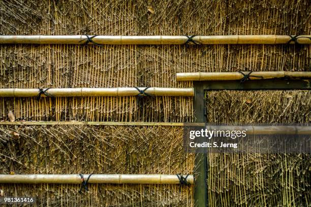 wall - bamboo - かやぶき屋根 ストックフォトと画像