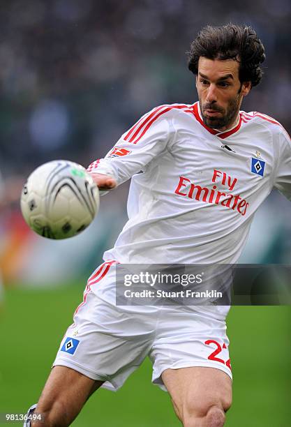 Ruud Van Nistelrooy of Hamburg in action during the Bundesliga match between Borussia Moenchengladbach and Hamburger SV at Borussia Park on March 28,...