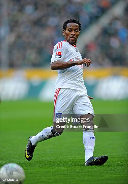 Ze Roberto of Hamburg in action during the Bundesliga match between Borussia Moenchengladbach and Hamburger SV at Borussia Park on March 28, 2010 in...