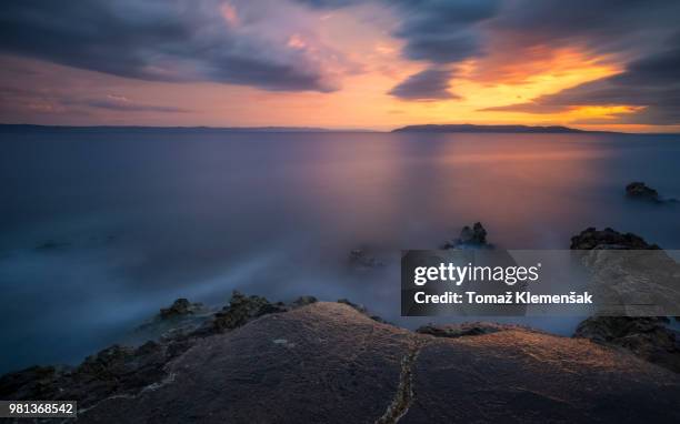 seascape at sunset, makarska, croatia - makarska imagens e fotografias de stock