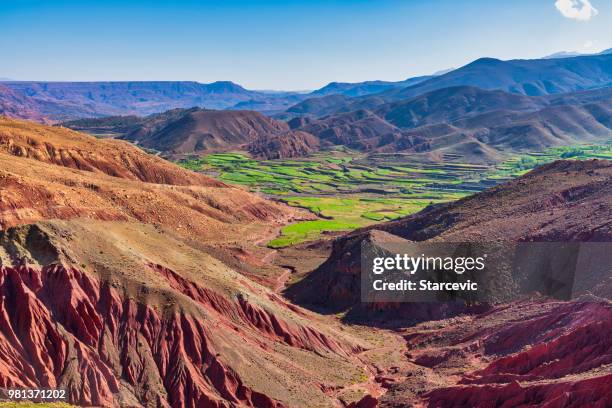 magnifique paysage de montagne - maroc atlas photos et images de collection