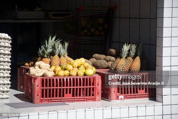 frutas tropicais - frutas stock pictures, royalty-free photos & images