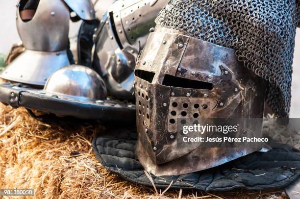 armadura medieval - armadura stock pictures, royalty-free photos & images