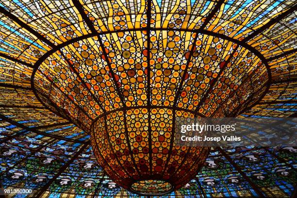 claraboia (light tube) - palácio da música castelhana imagens e fotografias de stock