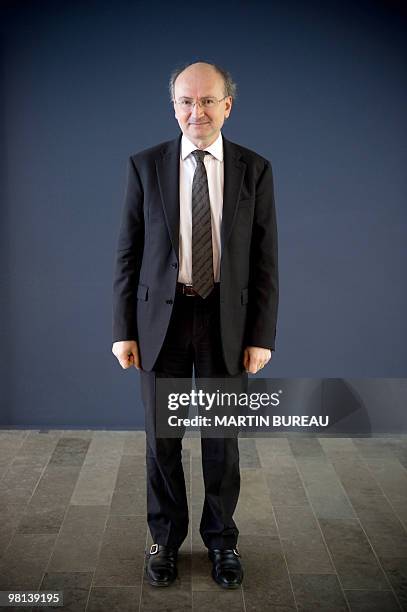 Eric Fottorino, président du Monde, pose dans le cadre d'une conférence de presse, le 22 mars 2010 à Paris, pour présentater des innovations...