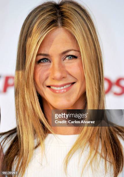Actress Jennifer Aniston attends "Exposados" photocall at the Villamagna Hotel on March 30, 2010 in Madrid, Spain.