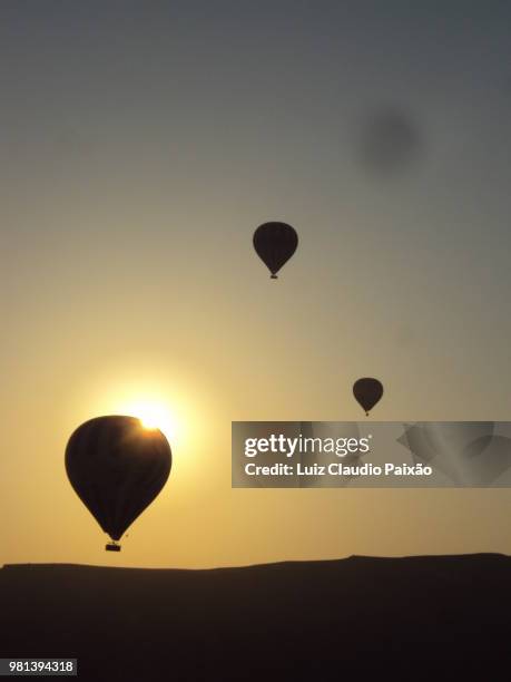 sunrise in cappadocia - paixão stock pictures, royalty-free photos & images