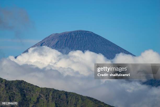 semeru, or mount semeru, is an active volcano located in east java, indonesia. it is the highest mountain on the island of java (3,676 m). - shaifulzamri - fotografias e filmes do acervo