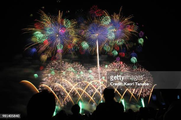fireworks in nagaoka, japan - 長岡市 個照片及圖片檔