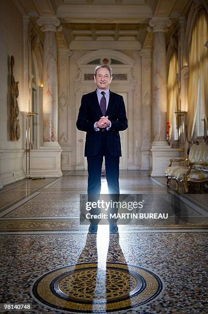 Pour illustrer LE TROIS QUESTIONS "Après les régionales, retirer le projet du Grand Paris " Socialist Paris' mayor, Bertrand Delanoe, poses on March...