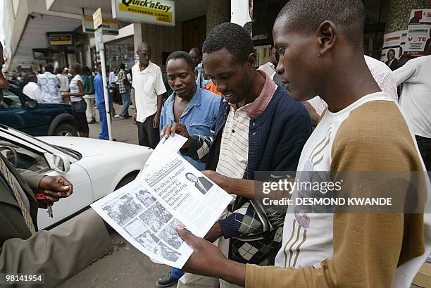 Zimbabweans read a news letter distributed by the Movement for Democratic Change updating its suppoters on the latest results on the elections in...