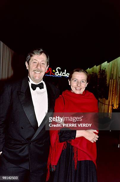 French actor Jean Rochefort and his wife Françoise Vidal attend the new revue of the Lido cabaret in Paris on March 14, 1990.