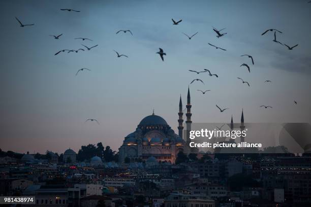 Seagulls are backdropped by the Süleymaniye Mosque in Istanbul, Turkey, 22 June 2018. Turkey will hold snap elections on June 24th. Photo: Oliver...