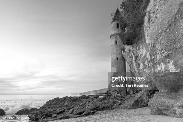 victoria beach tower in black & white - victoria tower stock pictures, royalty-free photos & images