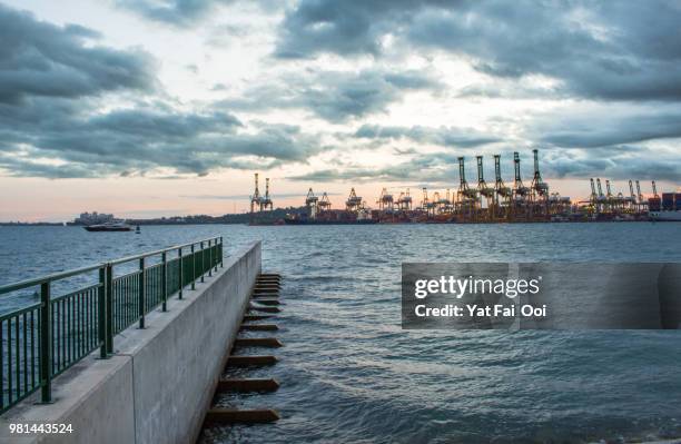 view of the waterfront in singapore. - tanjong pagar stock pictures, royalty-free photos & images