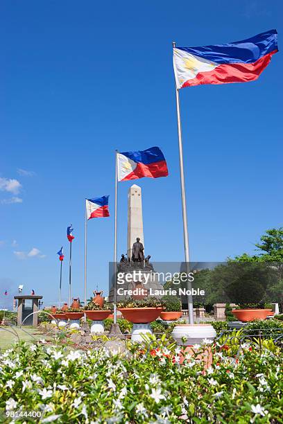 rizal memorial; rizal park; manila; philippines - philippines national flag stock-fotos und bilder