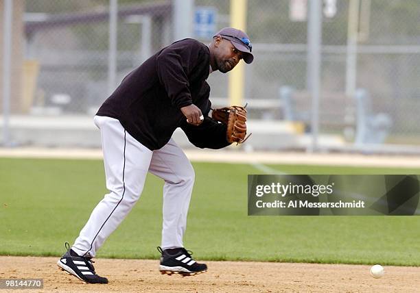 First baseman Carlos Delgado fields a ball during spring training drills at the Toronto Blue Jays camp in Dunedin, Florida February 27, 2004.