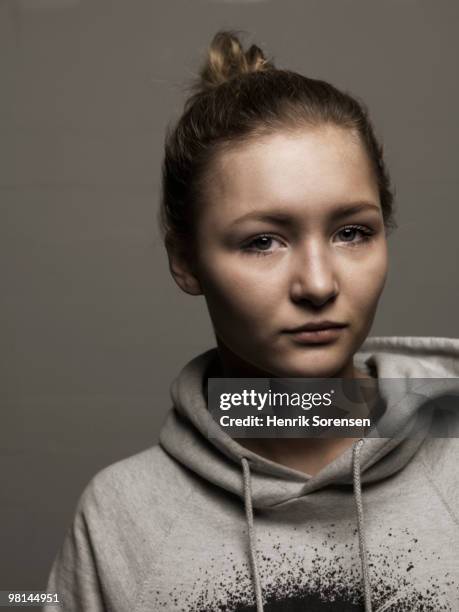 young woman - portrait - henrik sorensen stock-fotos und bilder