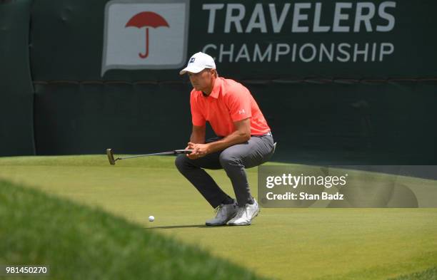 Jordan Spieth lines his putt on the ninth hole during the second round of the Travelers Championship at TPC River Highlands on June 22, 2018 in...