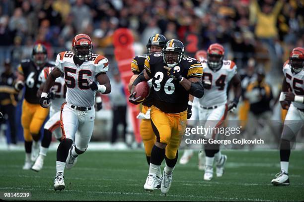 Running back Jerome Bettis of the Pittsburgh Steelers runs from linebacker Brian Simmons of the Cincinnati Bengals during a game at Heinz Field on...