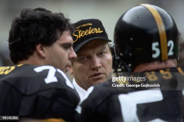 Offensive line coach Ron Blackledge of the Pittsburgh Steelers talks with Mike Webster and Emil Boures during a game against the Denver Broncos at...