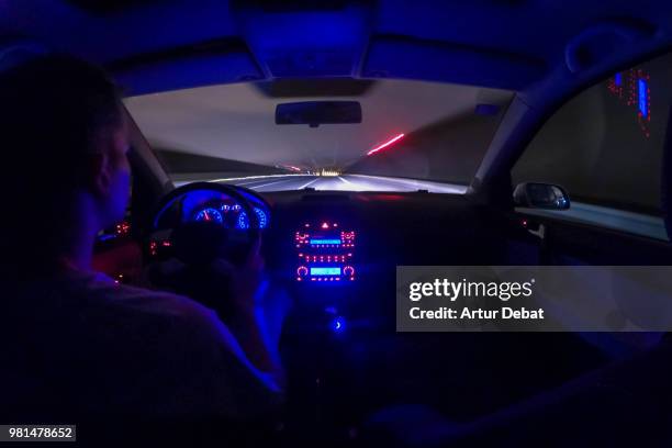driving at night by car with motion. - habitacle de voiture photos et images de collection