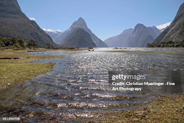 milford sound and mitre peak - mitre peak stock pictures, royalty-free photos & images