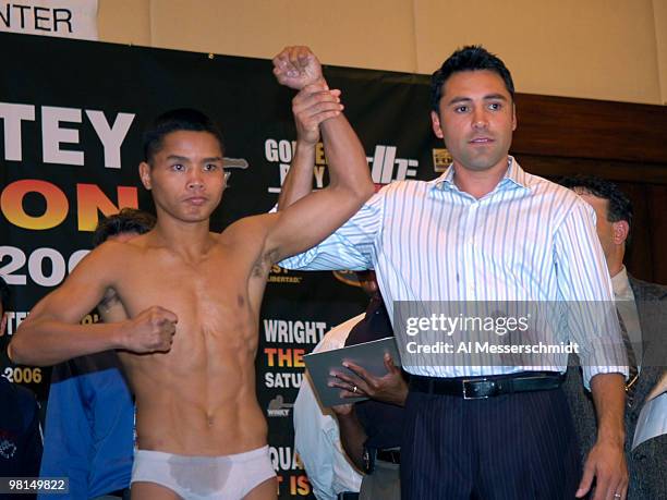 Rey Bautista weighs-in with Oscar De La Hoya for his scheduled fight Dec. 2, 2006 in Tampa against Giovanni Andrade .
