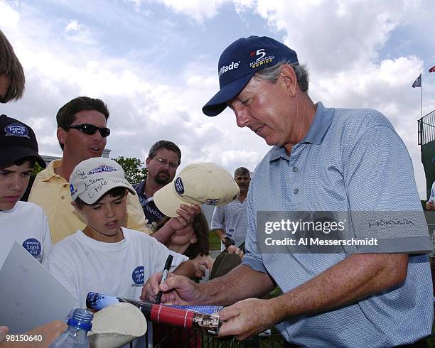 Hale Irwin wins the Liberty Mutual Legends of Golf tournament, Sunday, April 25, 2004 in Savannah, Georgia.