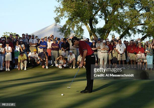 Lee Janzen putts in the setting sun during competition in the 2005 Tavistock Cup at Isleworth Country Club March 29.