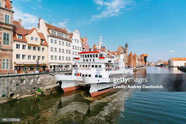 die altstadt von danzig - motlawa river stock-fotos und bilder