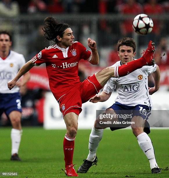 Danijel Pranjic of Muenchen is challenged by Michael Carrick of Manchester during the UEFA Champions League quarter final first leg match between...