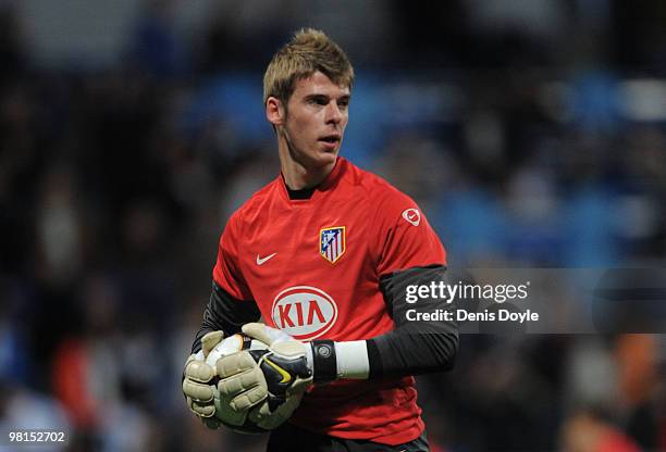 David de Gea of Atletico Madrid warms up before the start of the La Liga match between Real Madrid and Atletico Madrid at Estadio Santiago Bernabeu...
