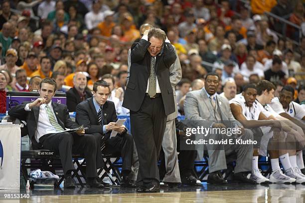 Playoffs: Michigan State coach Tom Izzo looking upset on sidelines during game vs Tennessee. St. Louis, MO 3/28/2010 CREDIT: David E. Klutho