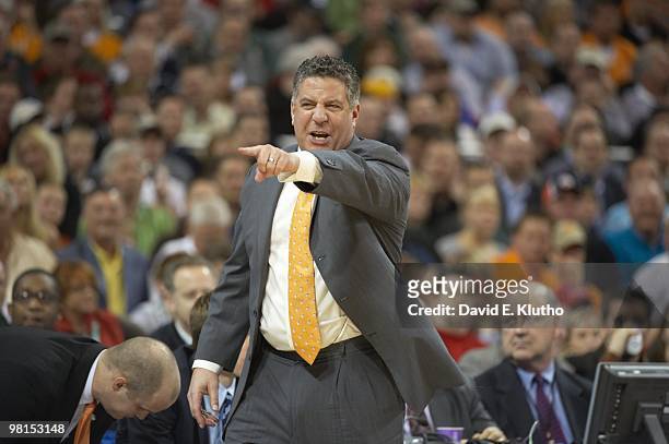 Playoffs: Tennessee coach Bruce Pearl during game vs Michigan State. St. Louis, MO 3/28/2010 CREDIT: David E. Klutho