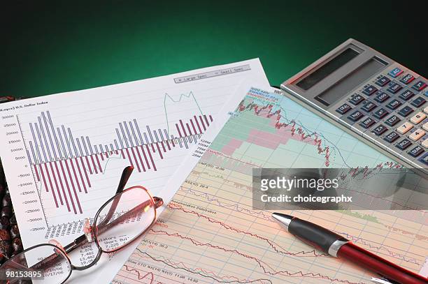 financial reports - mutual fund stock pictures, royalty-free photos & images
