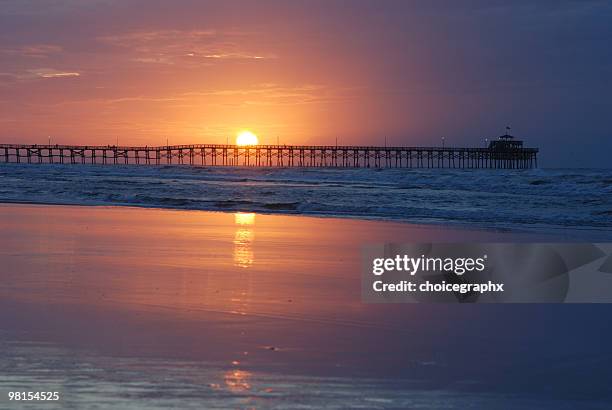 fishing pier at sunset in cherry grove, myrtle beach - carolina cherry 個照片及圖片檔