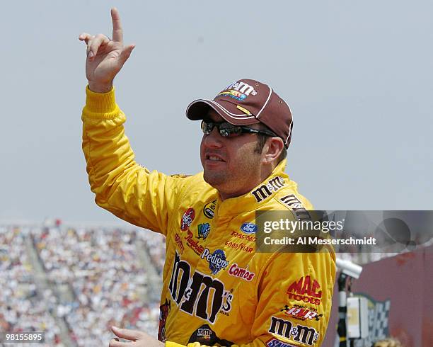 Elliott Sadler greets the crowd Sunday, April 18, 2004 in the NASCAR Advance Auto Parts 500 at Martinsville Speedway.