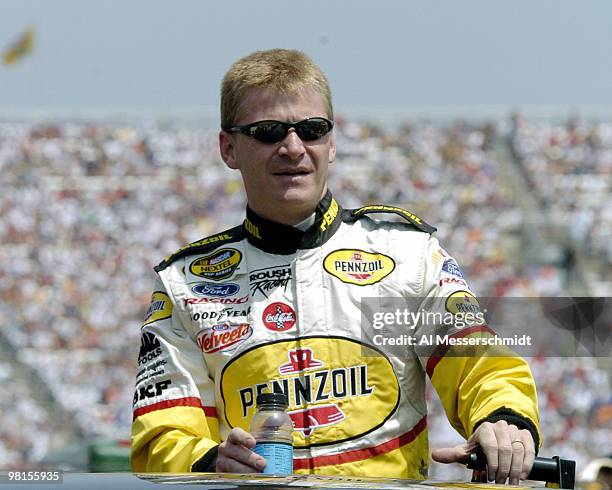 Jeff Burton competes Sunday, April 18, 2004 in the NASCAR Advance Auto Parts 500 at Martinsville Speedway.