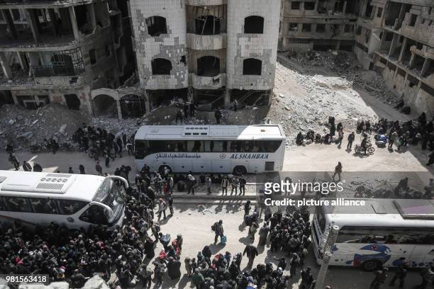 Dpatop - Syrian are being evacuated from Zamlka in Syria's eastern Al-Ghouta province outside Damascus, Syria, 25 March 2018. Eastern Al-Ghoutha was...