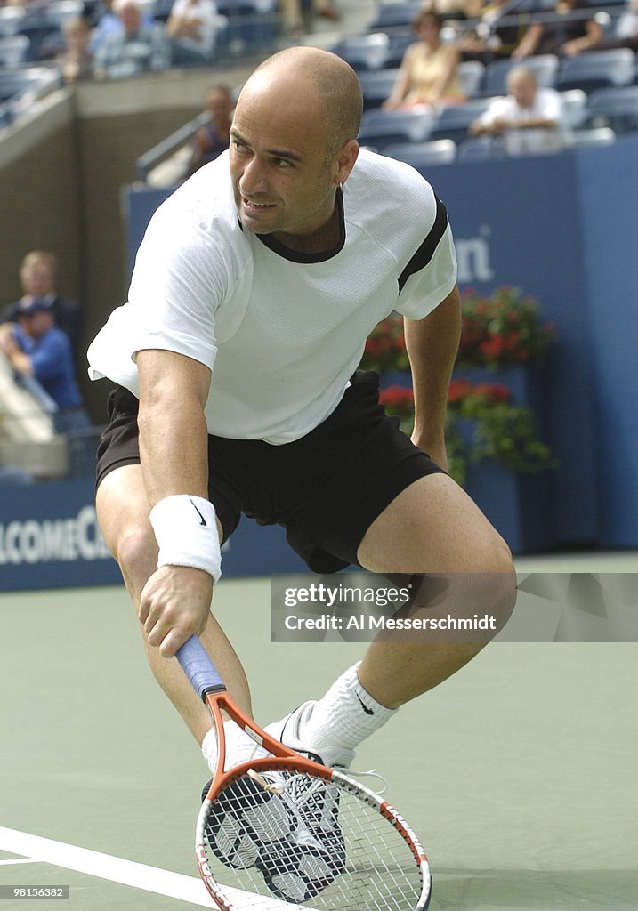 2004 US Open - Men's Singles - Quarter Finals - Andre Agassi vs Roger Federer - Day 2