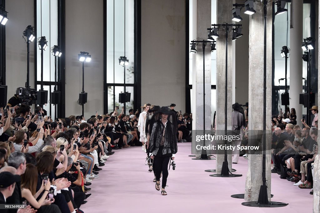 Ann Demeulemeester: Runway - Paris Fashion Week - Menswear Spring/Summer 2019