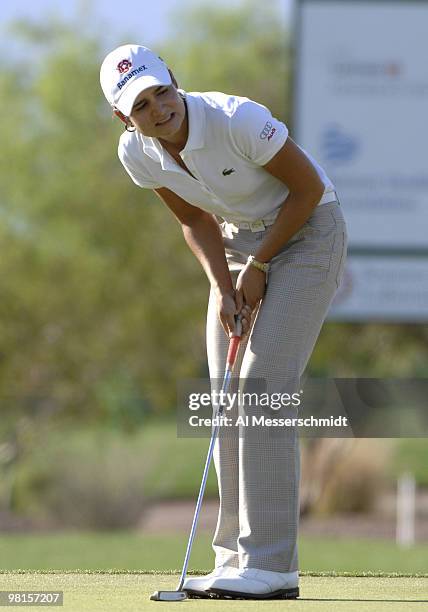 Lorena Ochoa misses a birdie putt on the 17th hole during the third round of the 2007 Safeway International at Superstition Mountain Golf and Country...