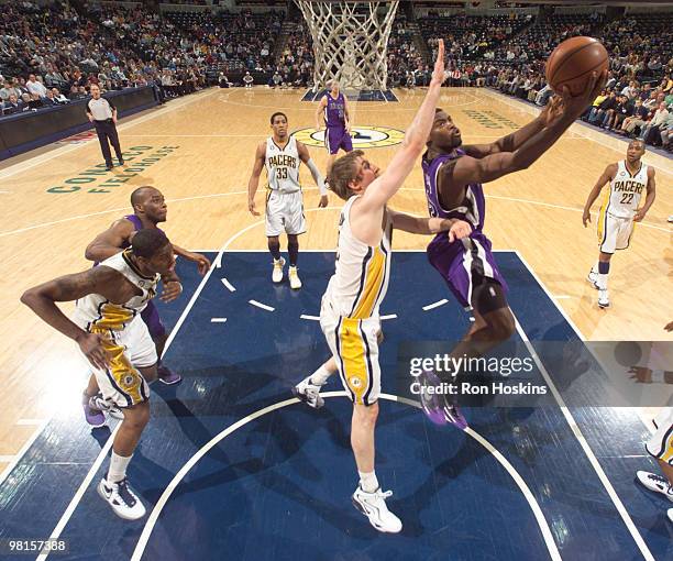 Tyreke Evans of the Sacramento Kings lays the ball up over Troy Murphy of the Indiana Pacers at Conseco Fieldhouse on March 30, 2010 in Indianapolis,...