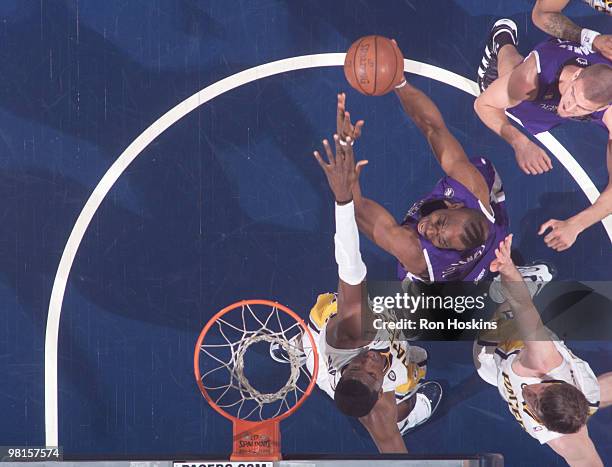 Carl Landry of the Sacramento Kings battles Brandon Rush and Troy Murphy of the Indiana Pacers at Conseco Fieldhouse on March 30, 2010 in...