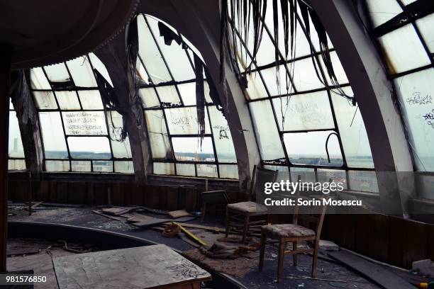 abandoned room with broken windows - romanian ruins stockfoto's en -beelden